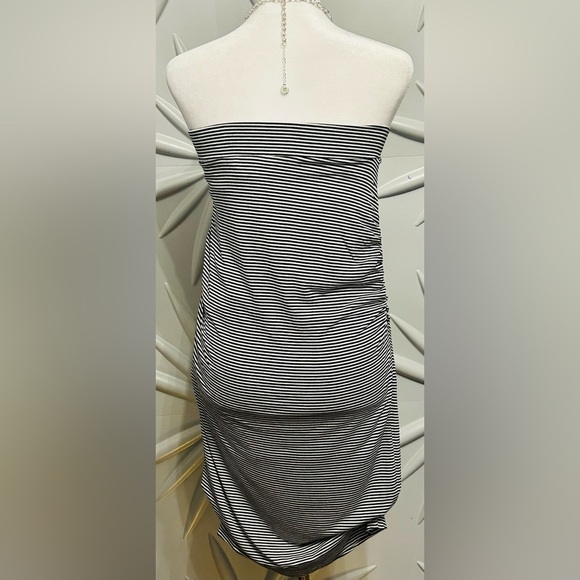 Banana Republic (NWT) SZ S black & white dress bust 30”-38”, waist 35”-40” - Picture 3 of 4